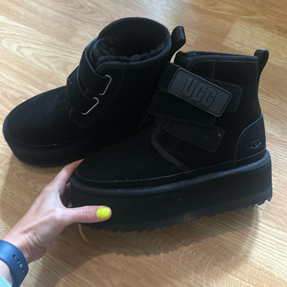 Platform UGGS